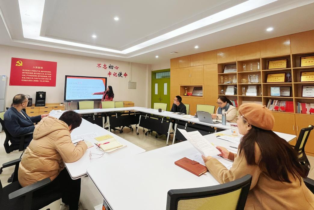 草榴社区-成人社区-吃瓜社区
党委理论学习中心组...